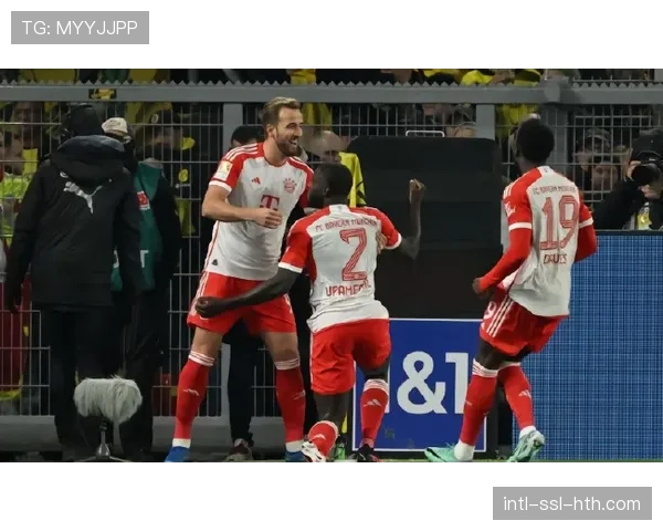 前德甲冠军教练现身慕尼黑，观战拜仁训练引发猜测